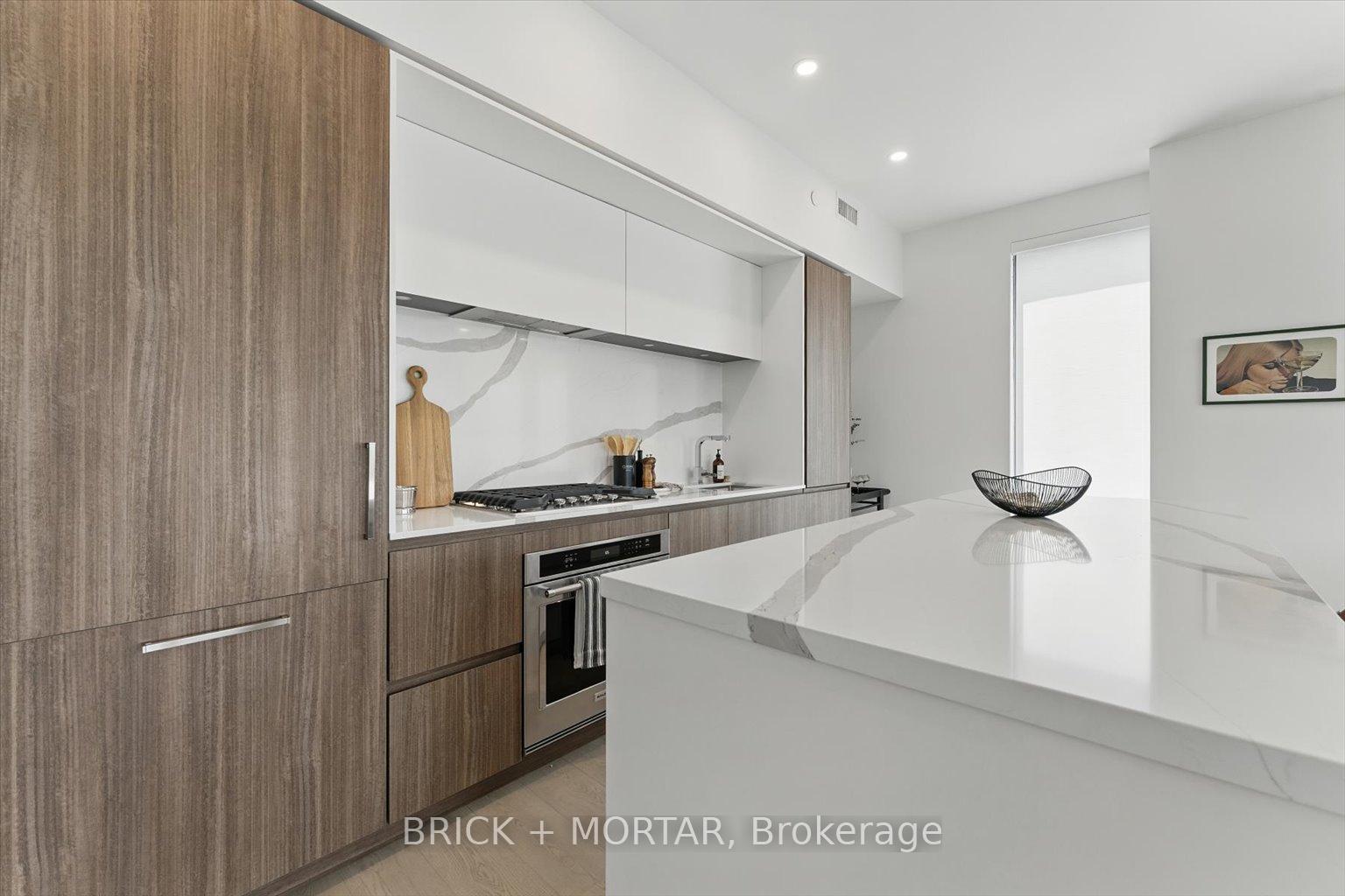 3 Bedrooms Condo at 1 Hillsdale, Toronto For sale
