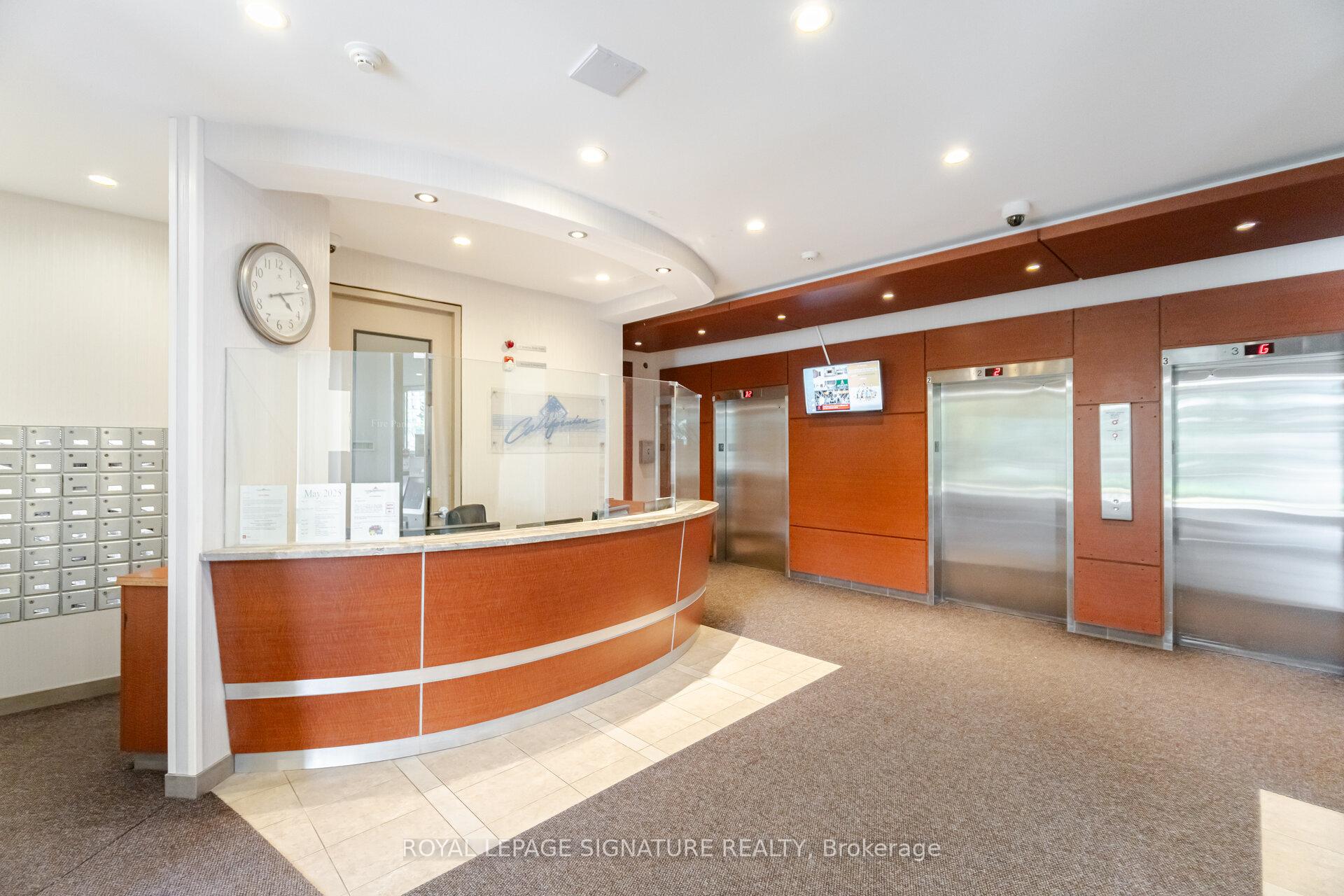 3 Bedrooms Condo at 50 Kingsbridge Garden, Mississauga For sale