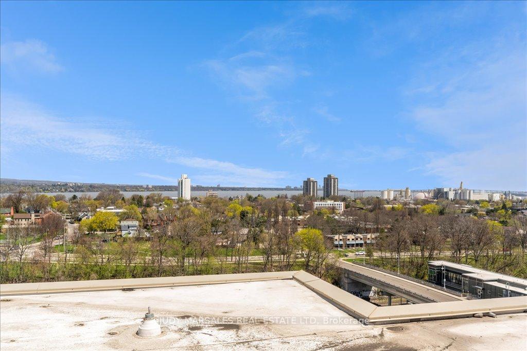 2 Bedrooms Condo at 50 Murray,  Hamilton For sale