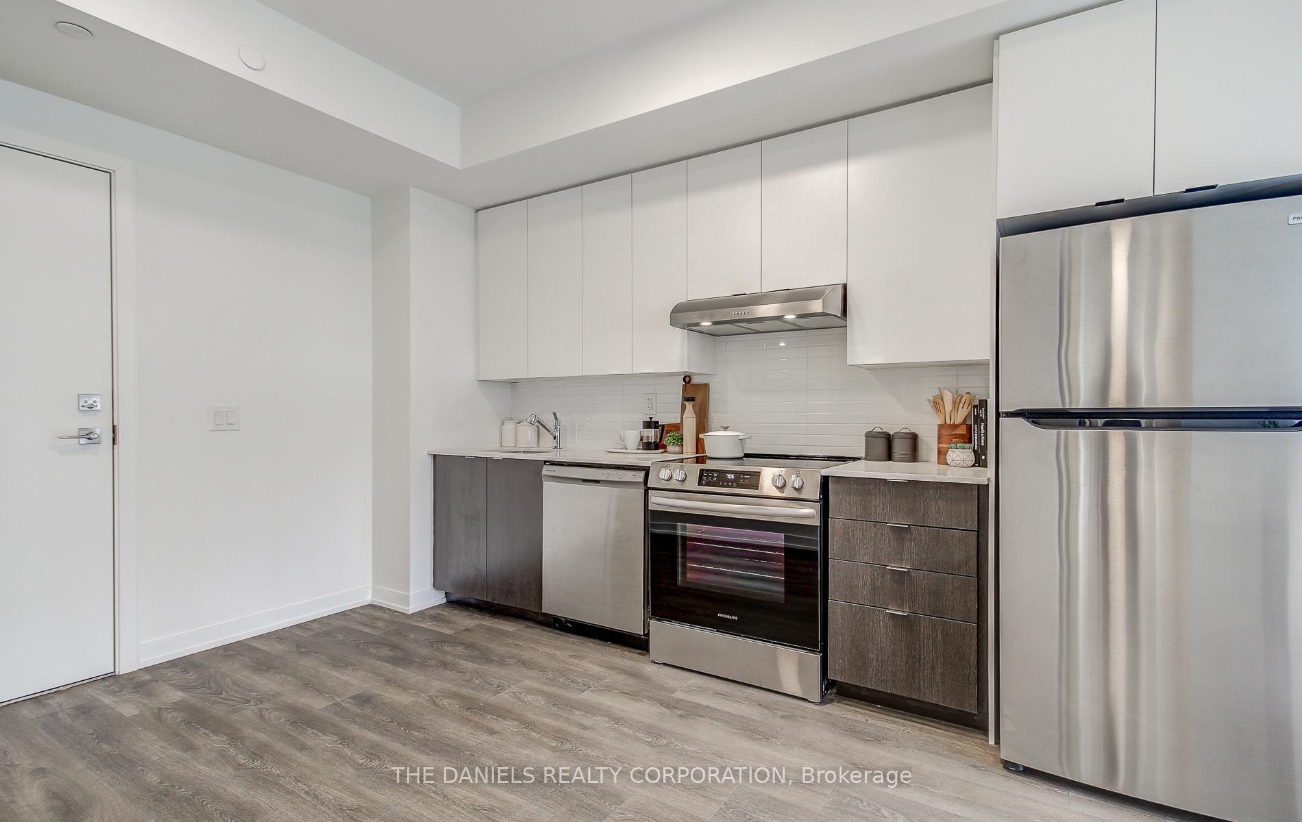 2 Bedrooms Condo at 165 Canon Jackson,  Toronto For sale