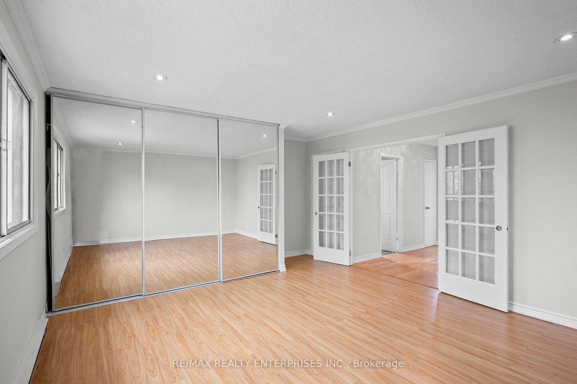 4 Bedrooms Condo at 6540 Falconer, Mississauga For sale