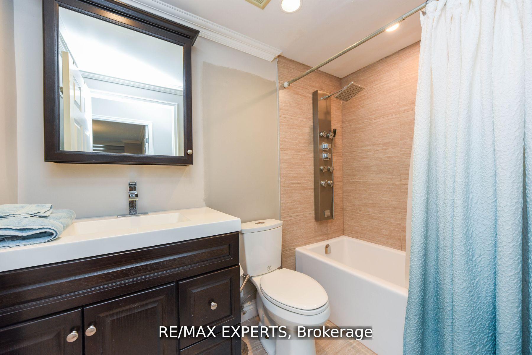 3 Bedrooms Condo at 4460 Tucana, Mississauga For sale