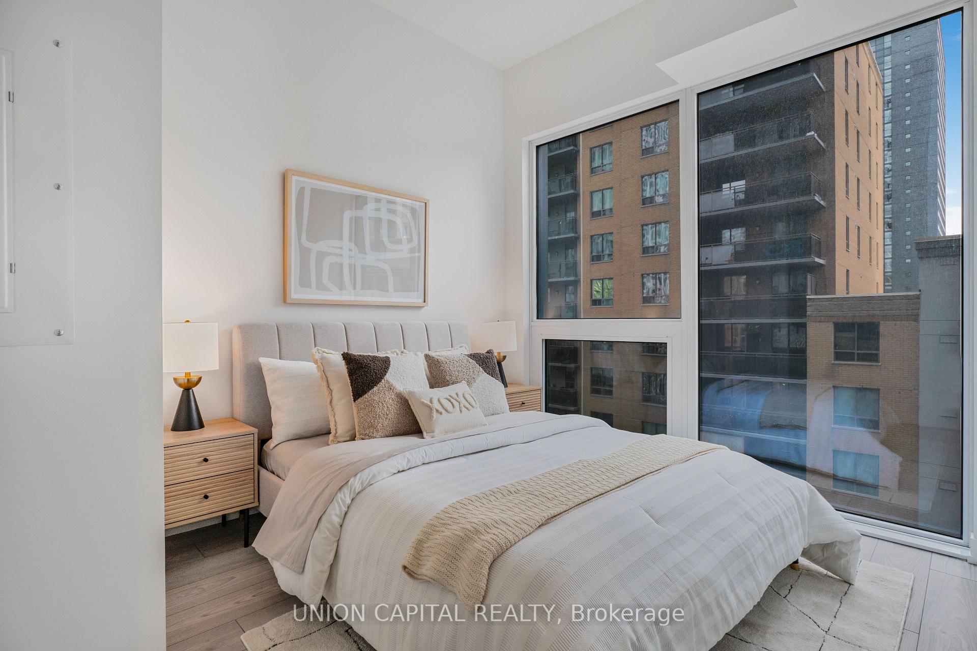 1 Bedroom Condo at 82 Dalhousie,  Toronto For sale