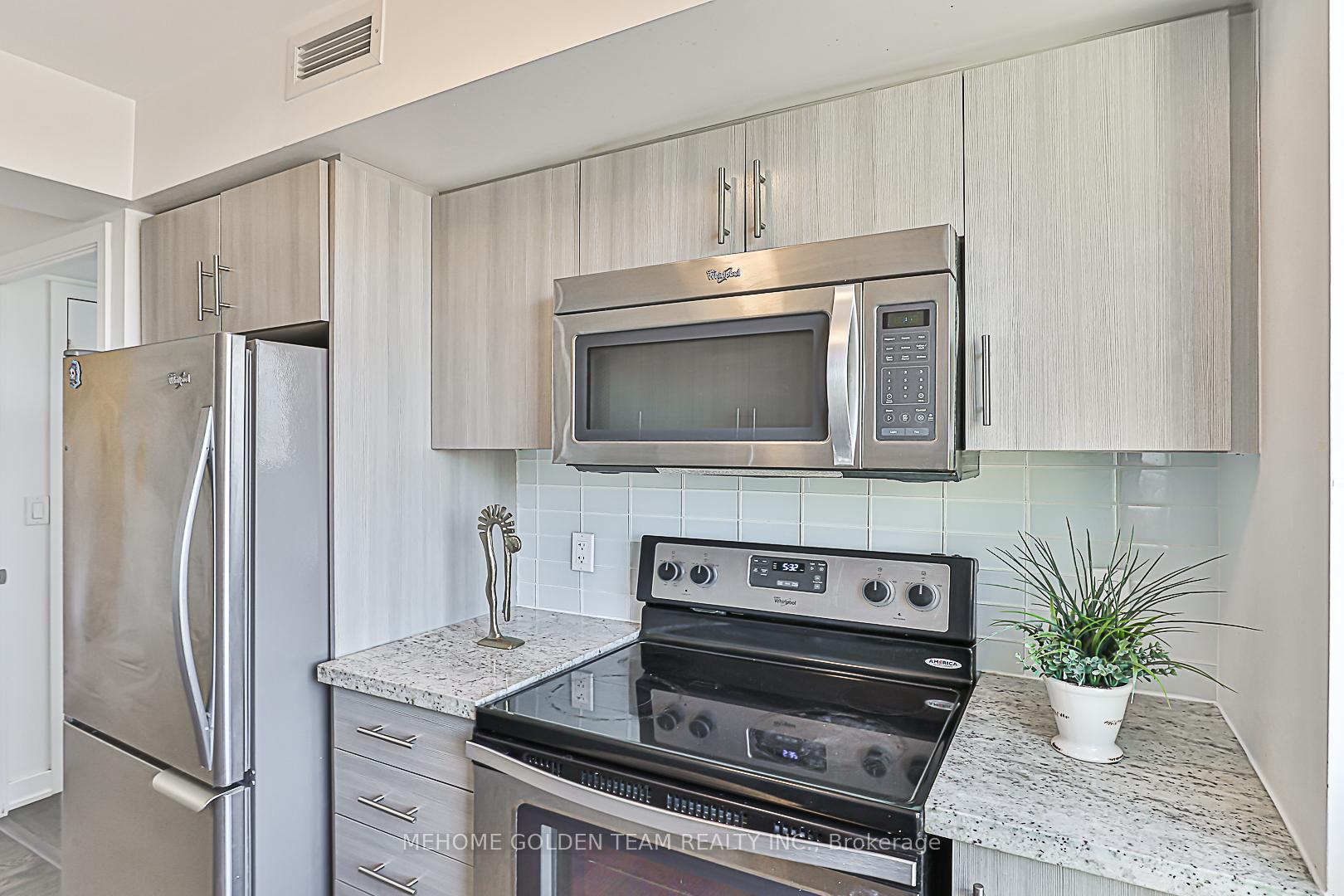 3 Bedrooms Condo at 185 Bonis,  Toronto For sale