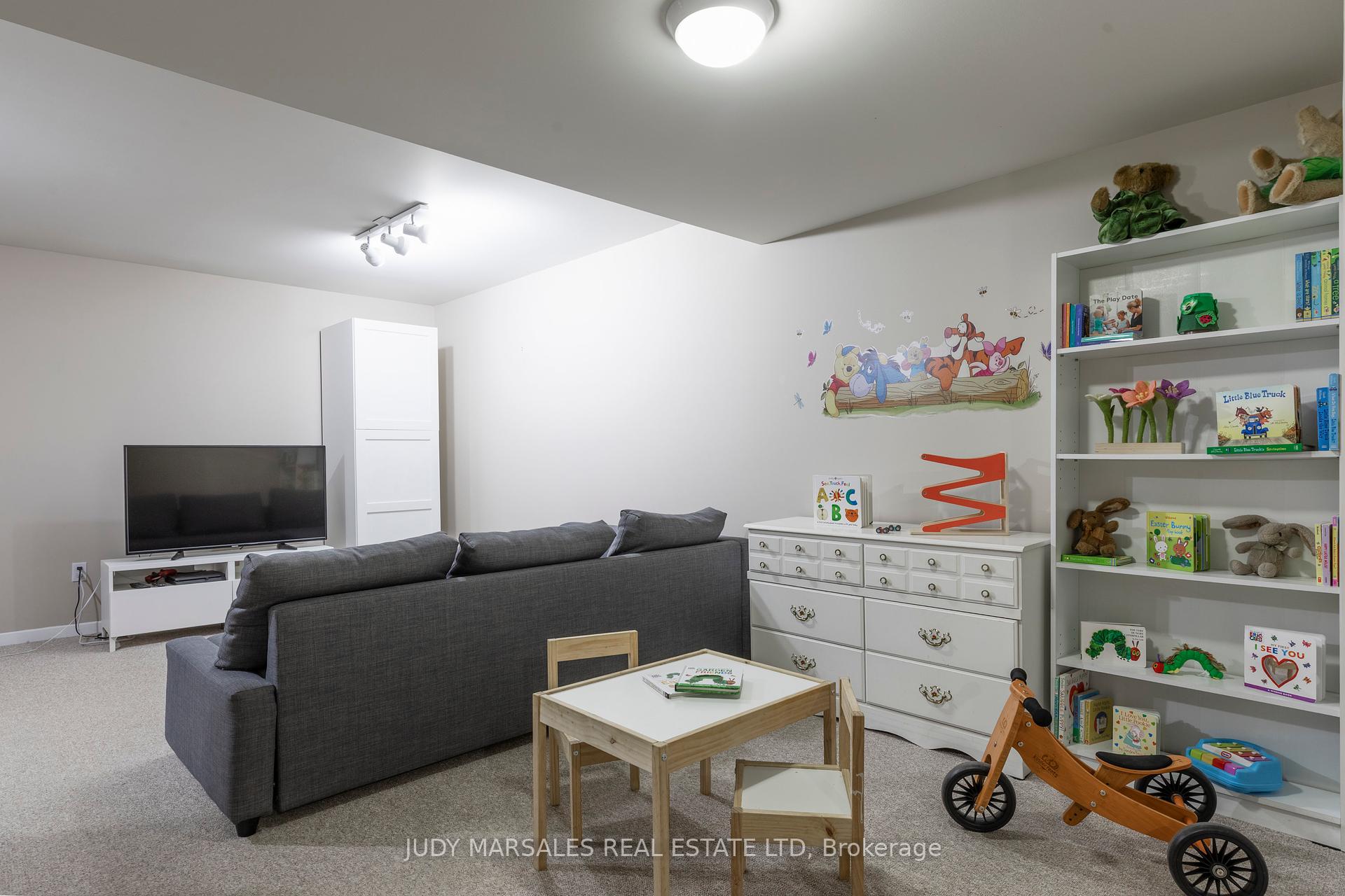 3 Bedrooms Condo at 3035 Glencrest, Burlington For sale