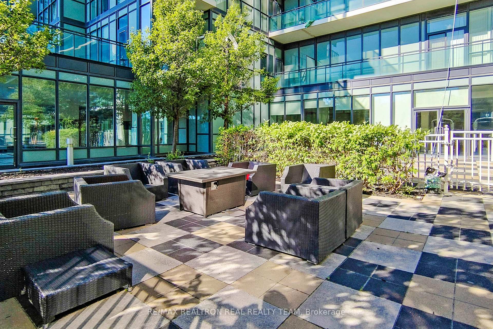 1 Bedroom Condo at 4070 Confederation, Mississauga For sale