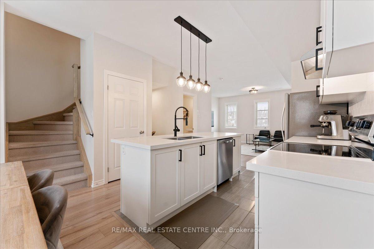 2 Bedrooms Condo at 219 Dundas, Hamilton For sale