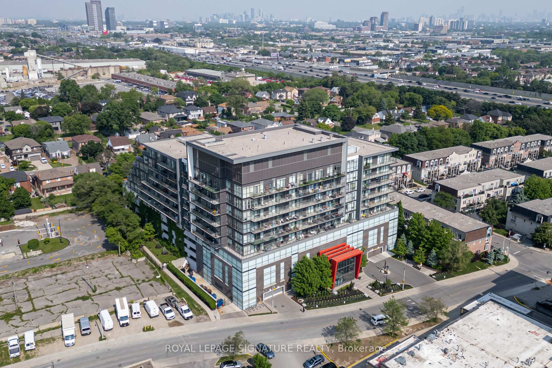 2 Bedrooms Condo at 15 James Finlay, Toronto For sale