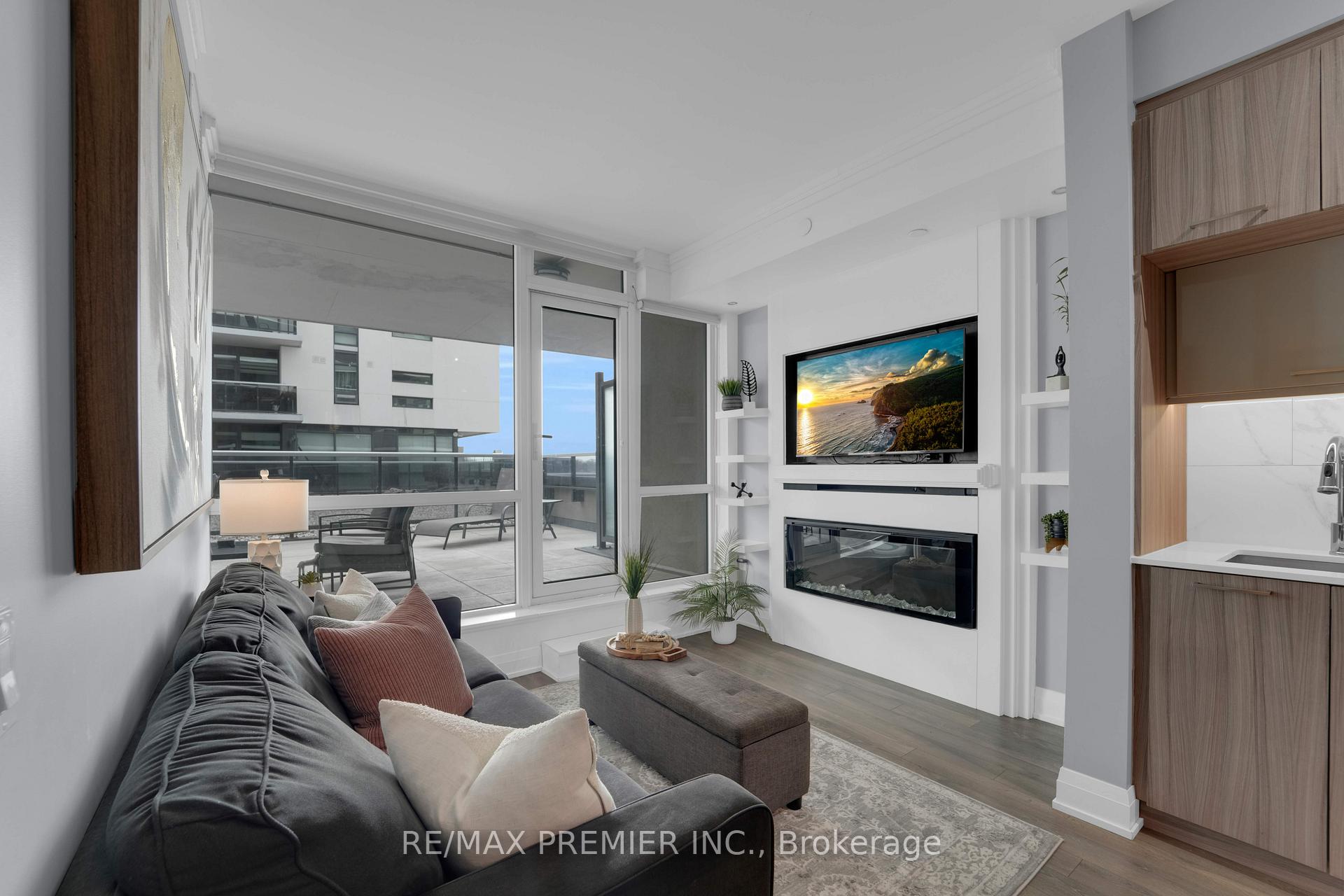 2 Bedrooms Condo at 4800 Highway 7,  Vaughan For sale