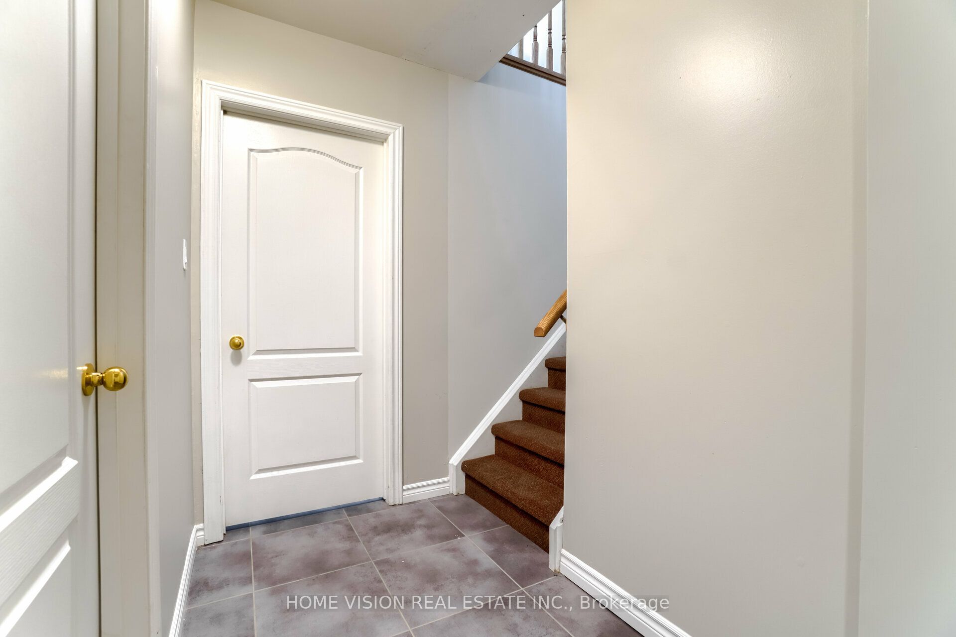 1433 Springwater Crescent E, #Lower Unit