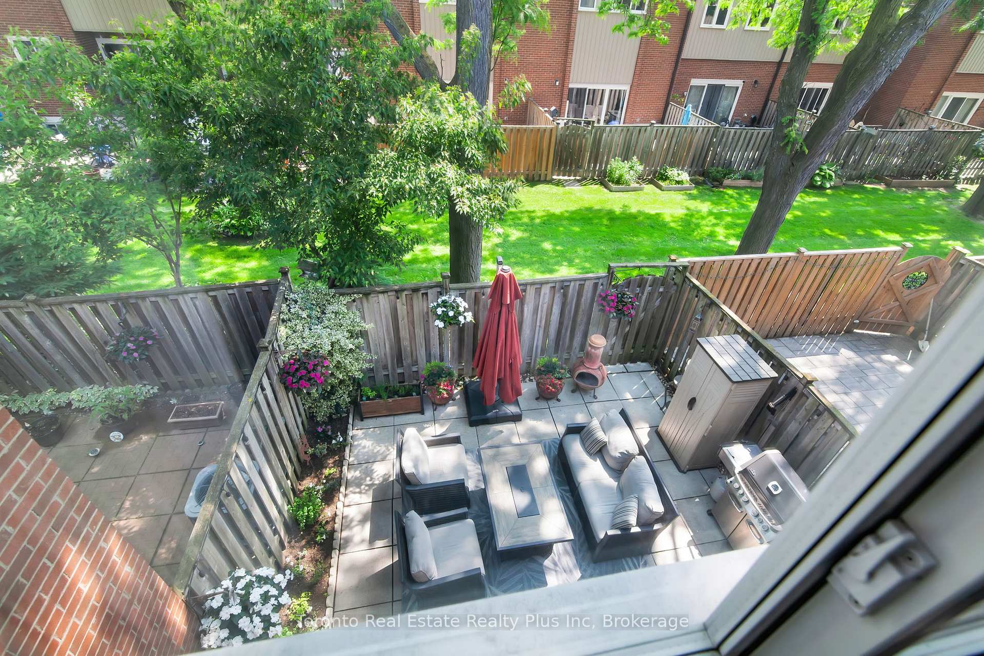 3 Bedrooms Condo at 400 Bloor, Mississauga For sale