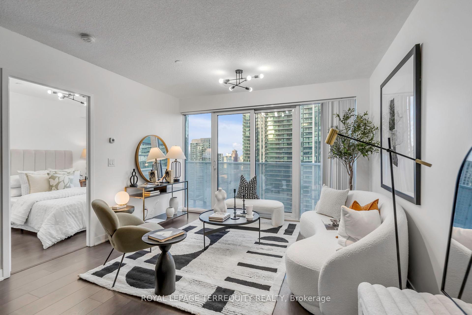 1 Bedroom Condo at 88 Harbour, Toronto For sale