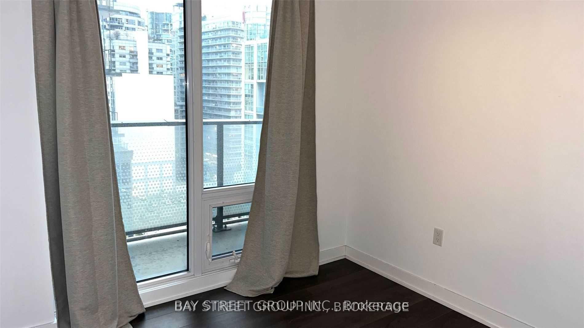 3 Bedrooms Condo at 115 Blue Jays, Toronto For sale
