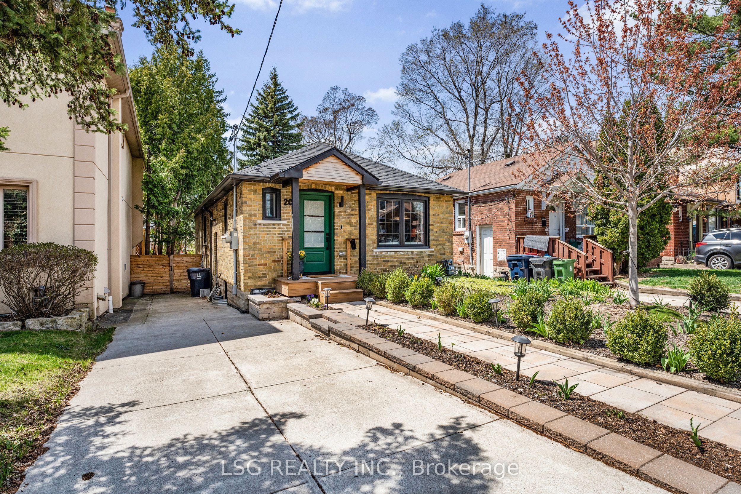 202 Linsmore Crescent, Toronto, ON M4J 4L4