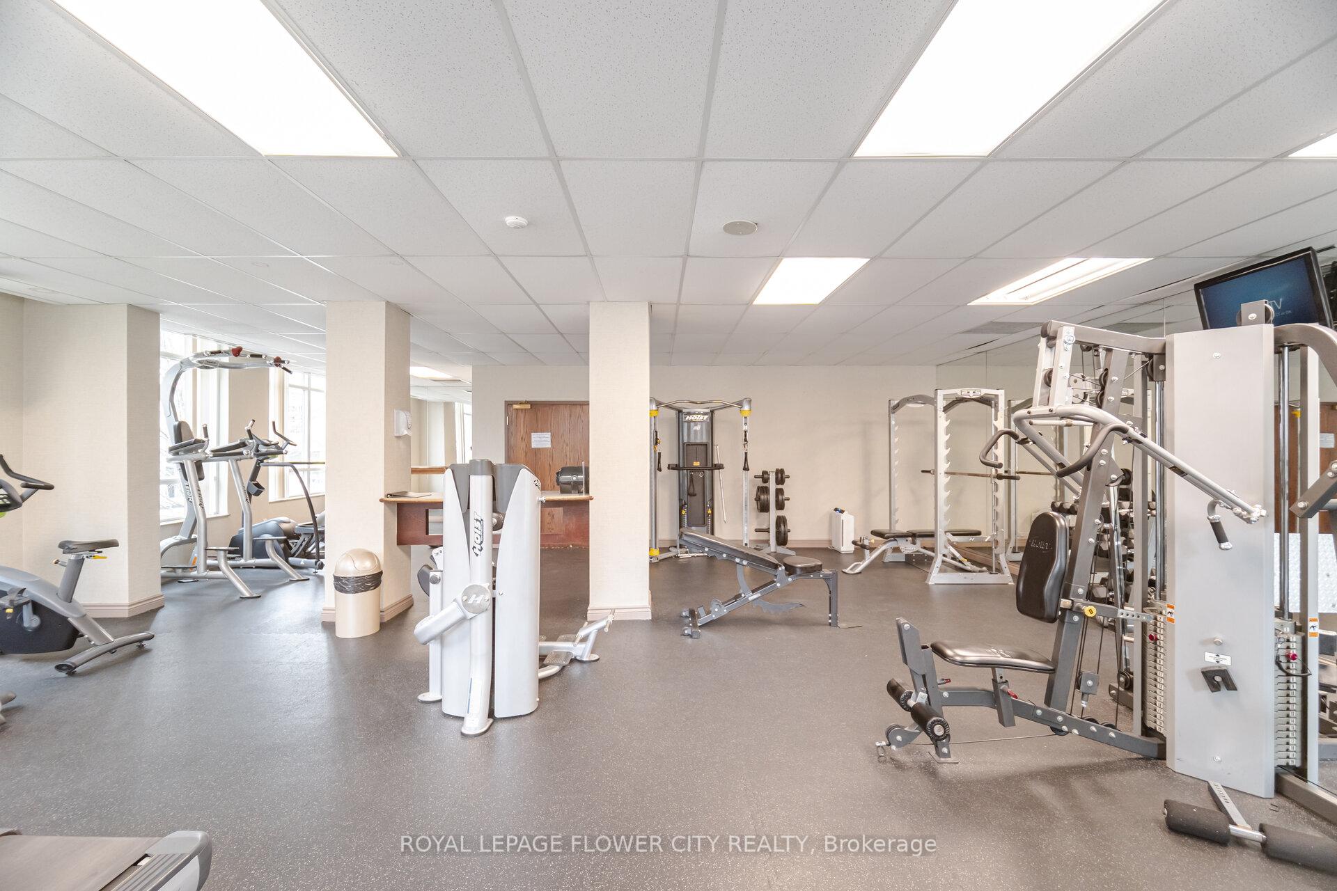 2 Bedrooms Condo at 156 Enfield, Mississauga For sale