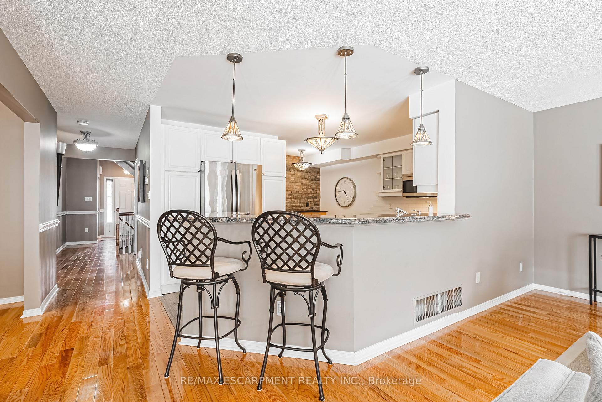 3 Bedrooms Condo at 3333 New,  Burlington For sale