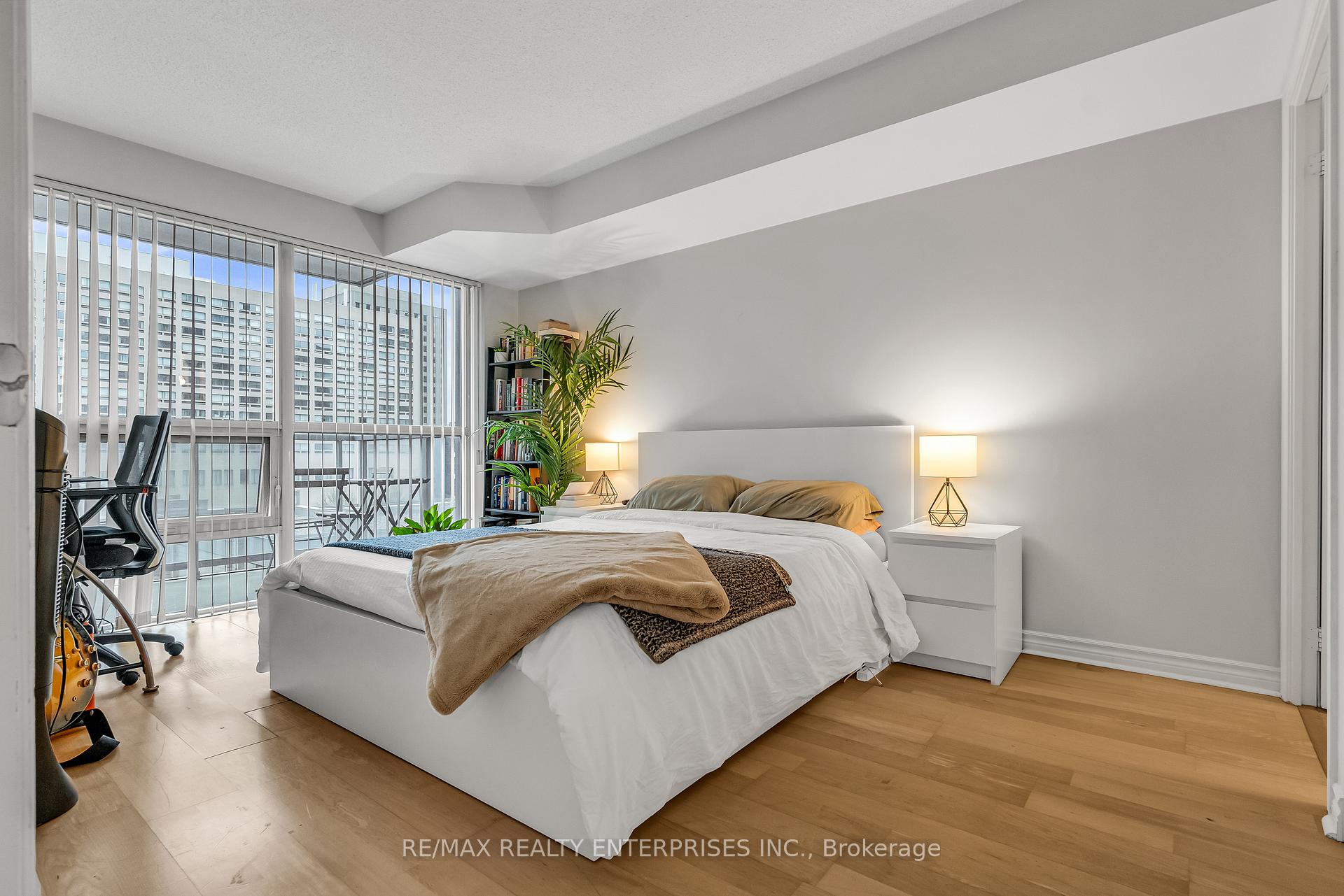 2 Bedrooms Condo at 763 Bay, Toronto For sale