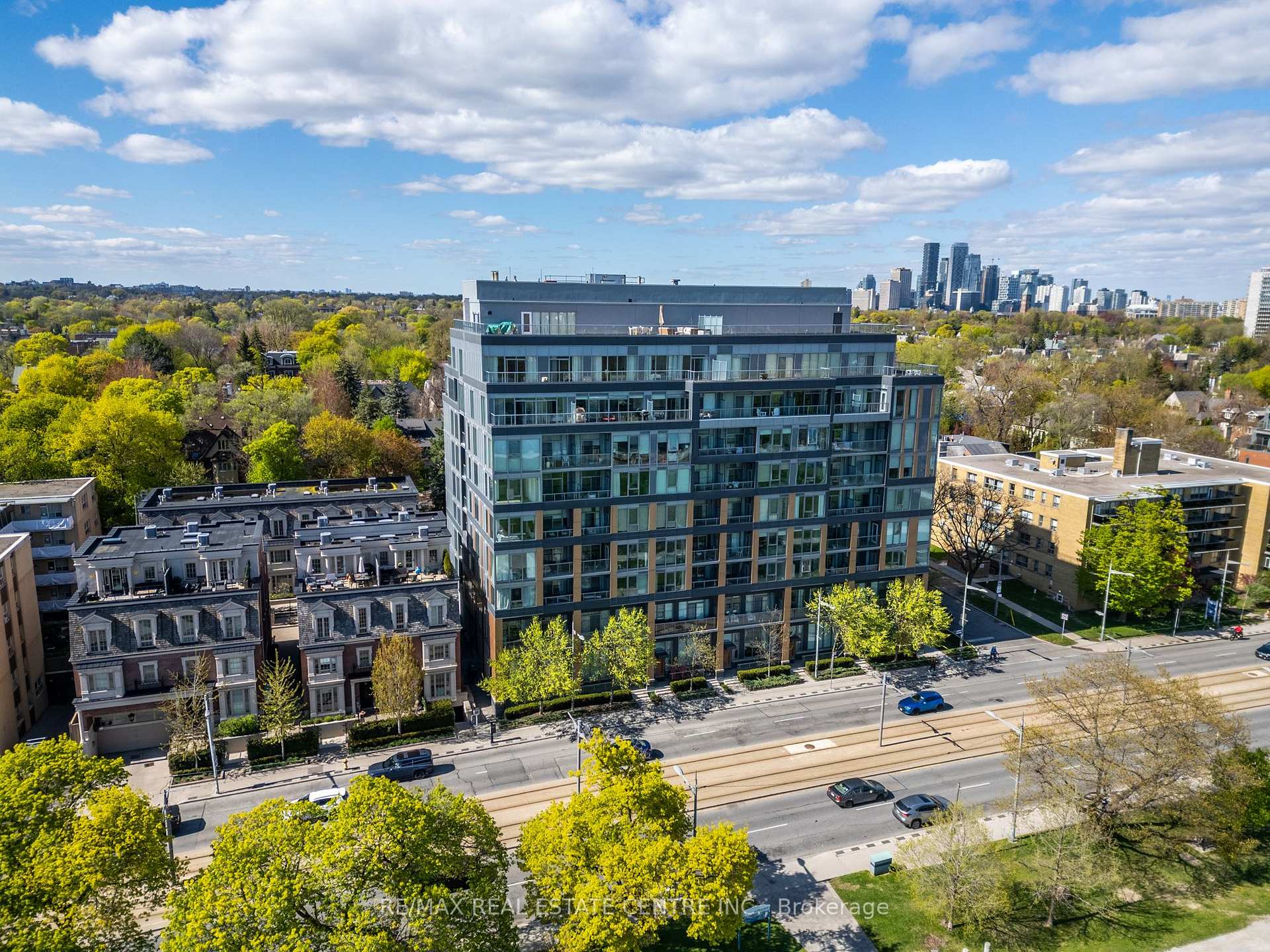 1 Bedroom Condo at 6 Parkwood, Toronto For sale