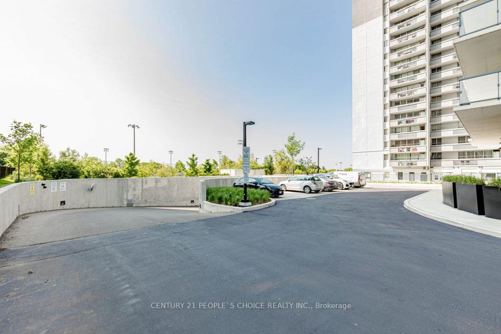 2 Bedrooms Condo at 1461 Lawrence, Toronto For sale