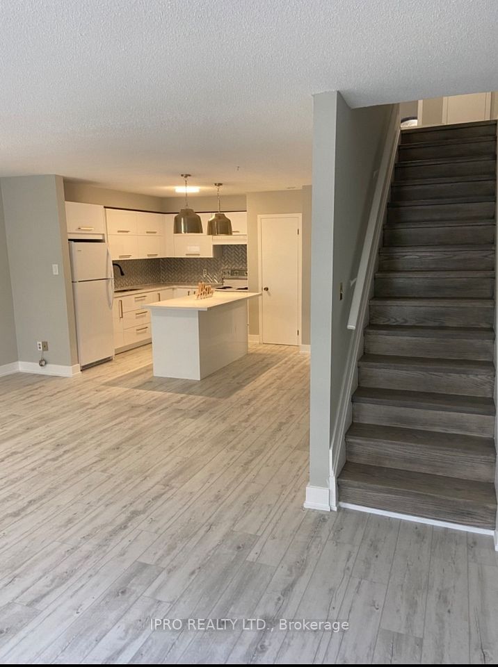4138 Dundas