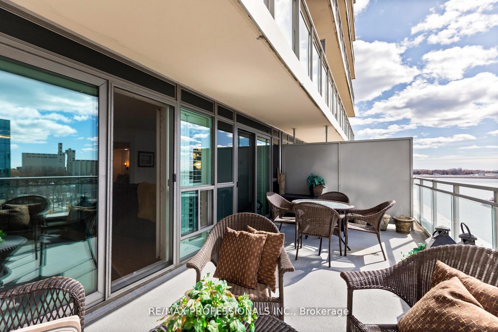 2 Bedrooms Condo at 410 Queens,  Toronto For sale