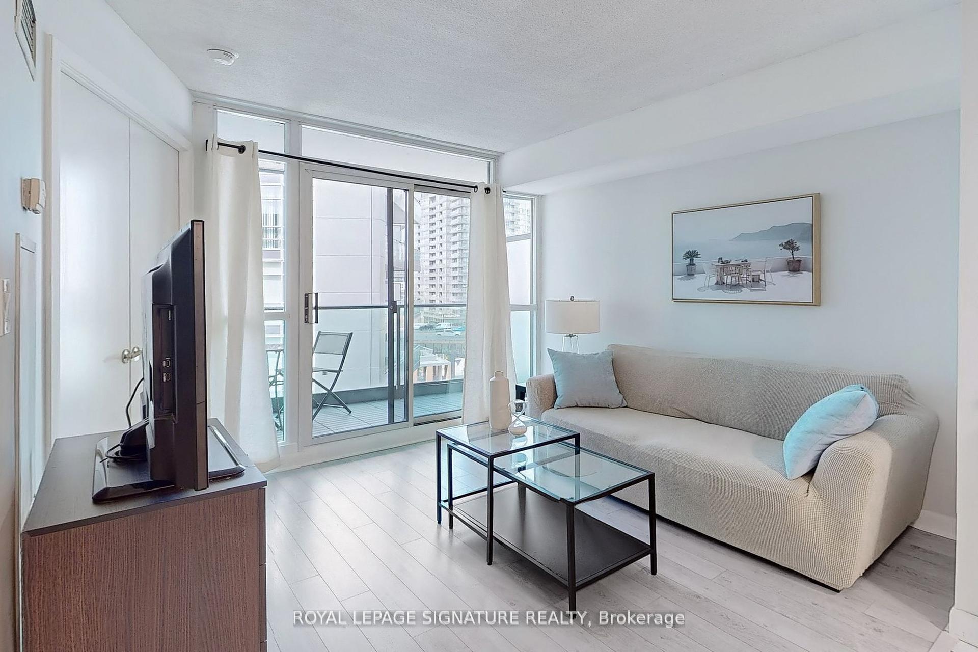 2 Bedrooms Condo at 600 Fleet, Toronto For sale