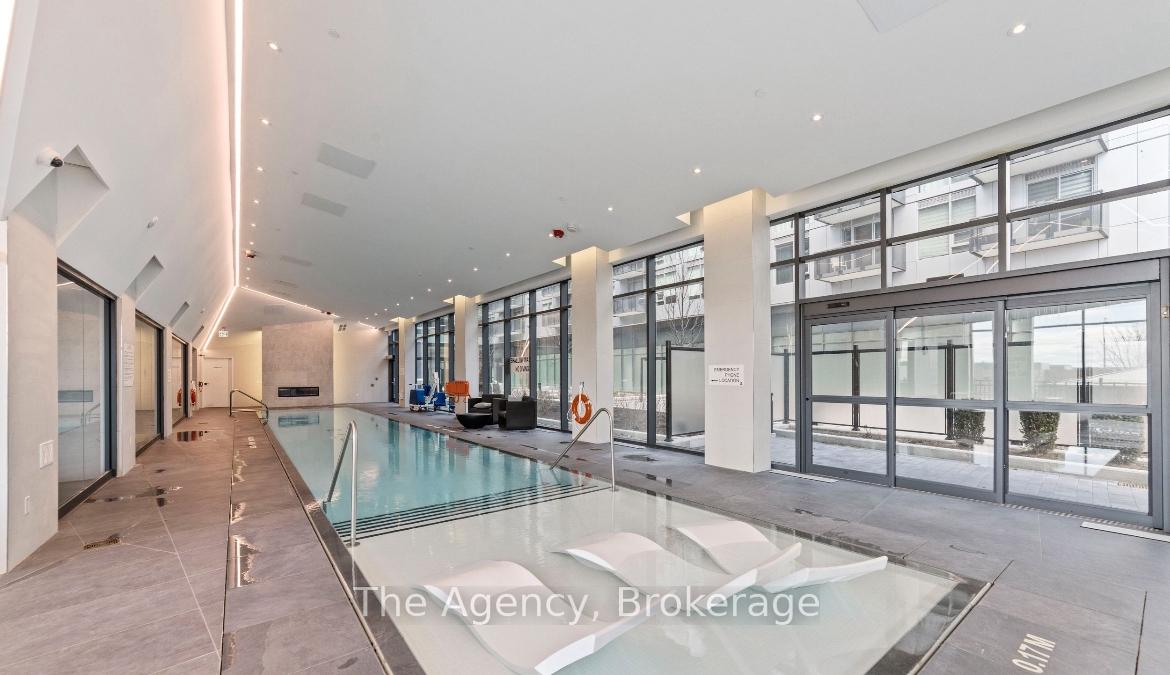 2 Bedrooms Condo at 2450 Old Bronte, Oakville For sale