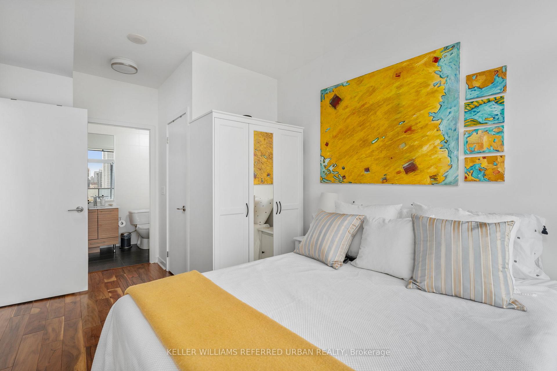 2 Bedrooms Condo at 1 Market, Toronto For sale