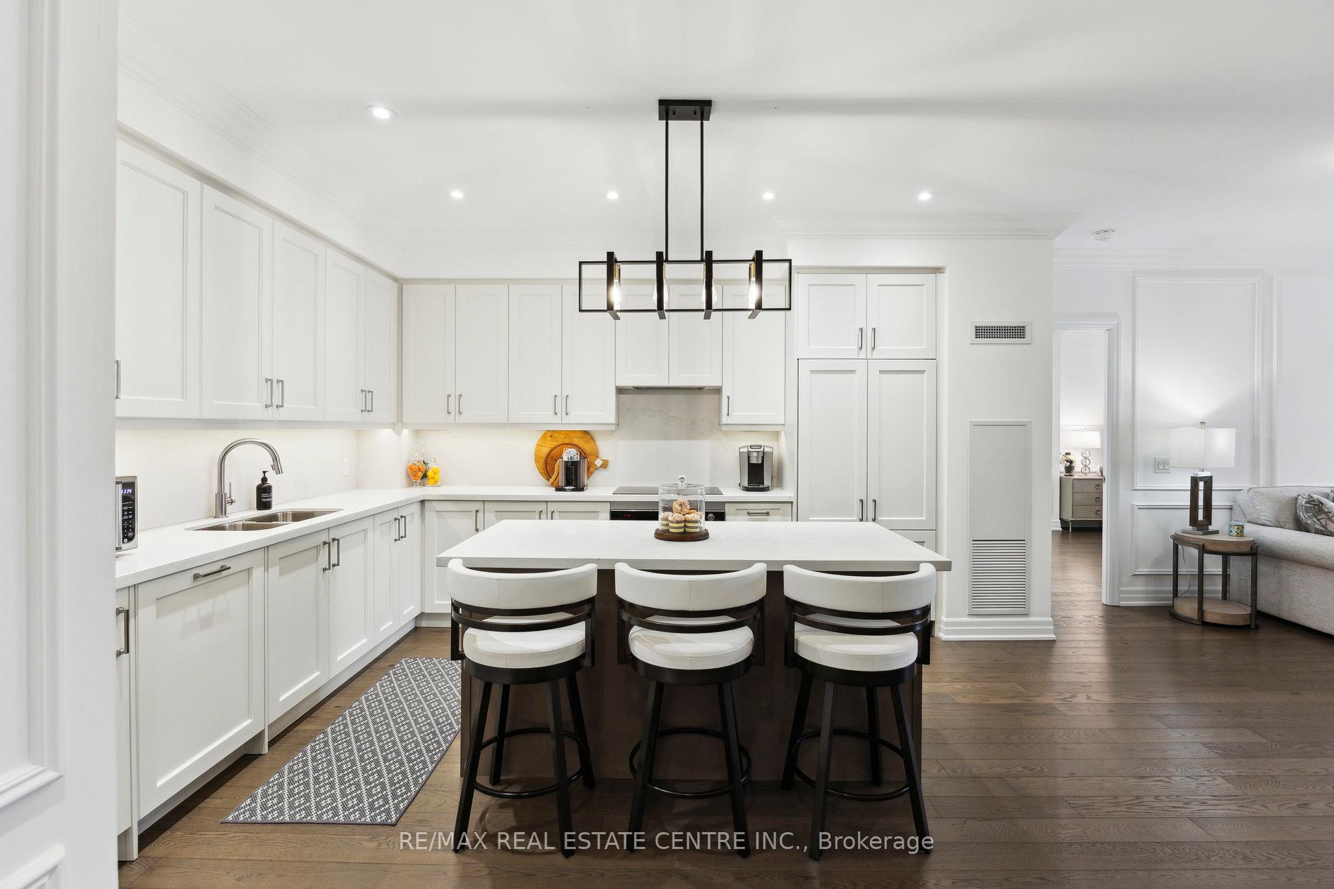 3 Bedrooms Condo at 9075 Jane,  Vaughan For sale