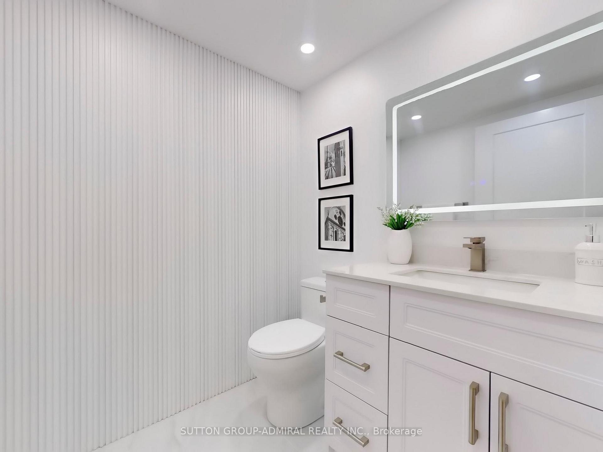 2 Bedrooms Condo at 11 Townsgate,  Vaughan For sale