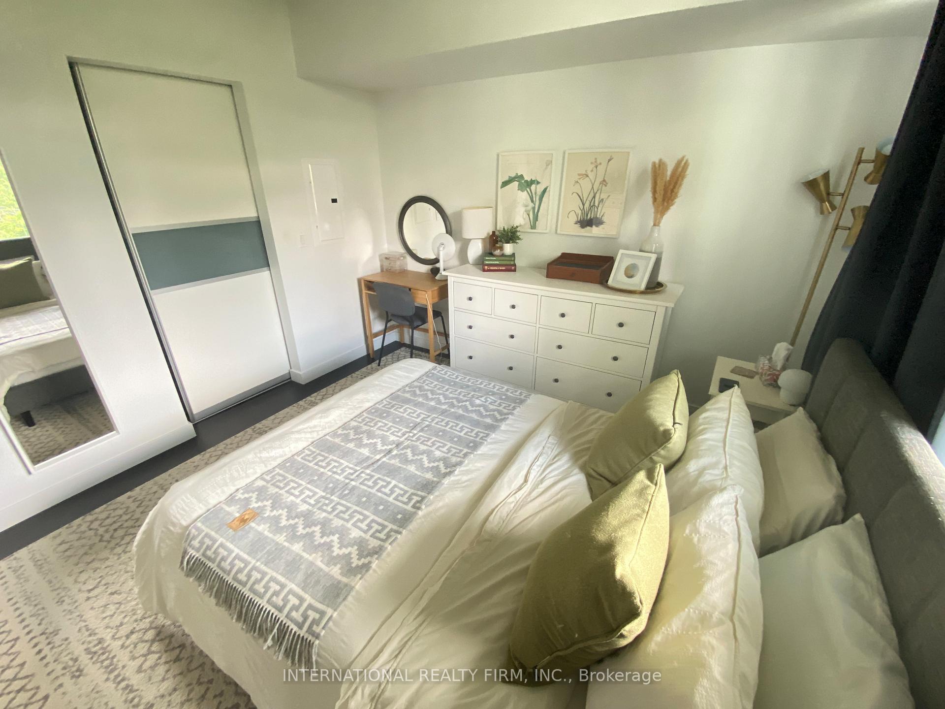 2 Bedrooms Condo at 55 Stewart, Toronto For sale