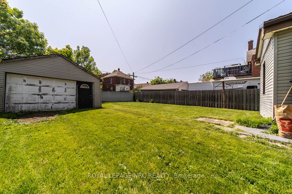 4588 Nelson Crescent, Niagara Falls, ON L2E 1E9