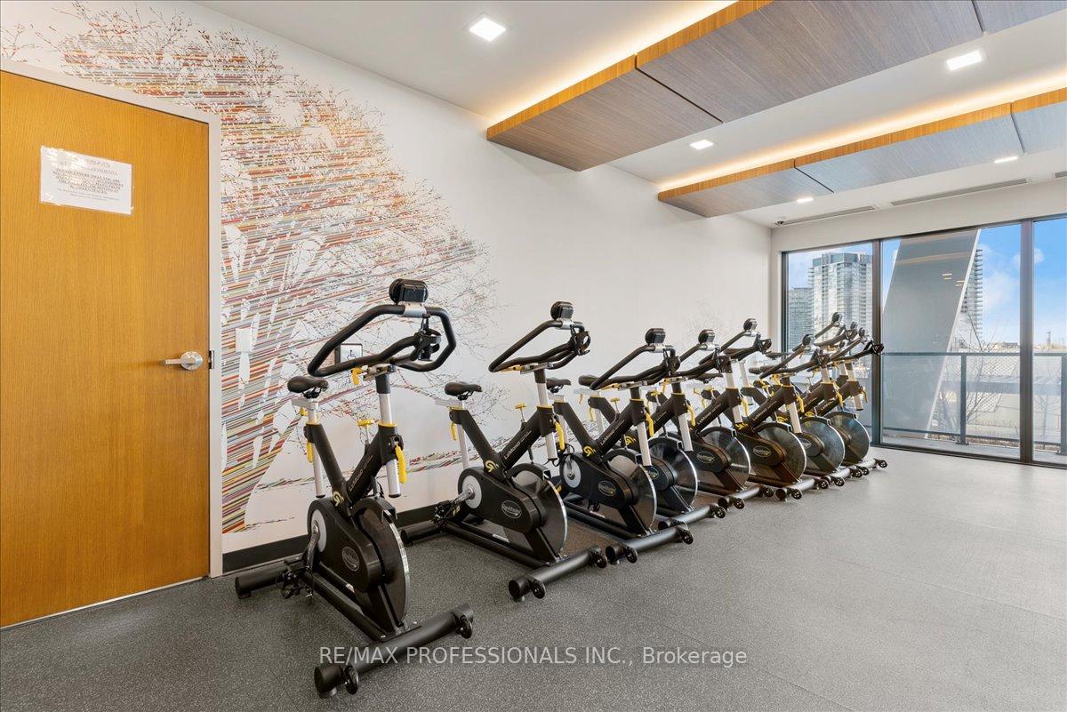 2 Bedrooms Condo at 20 Shore Breeze, Toronto For sale