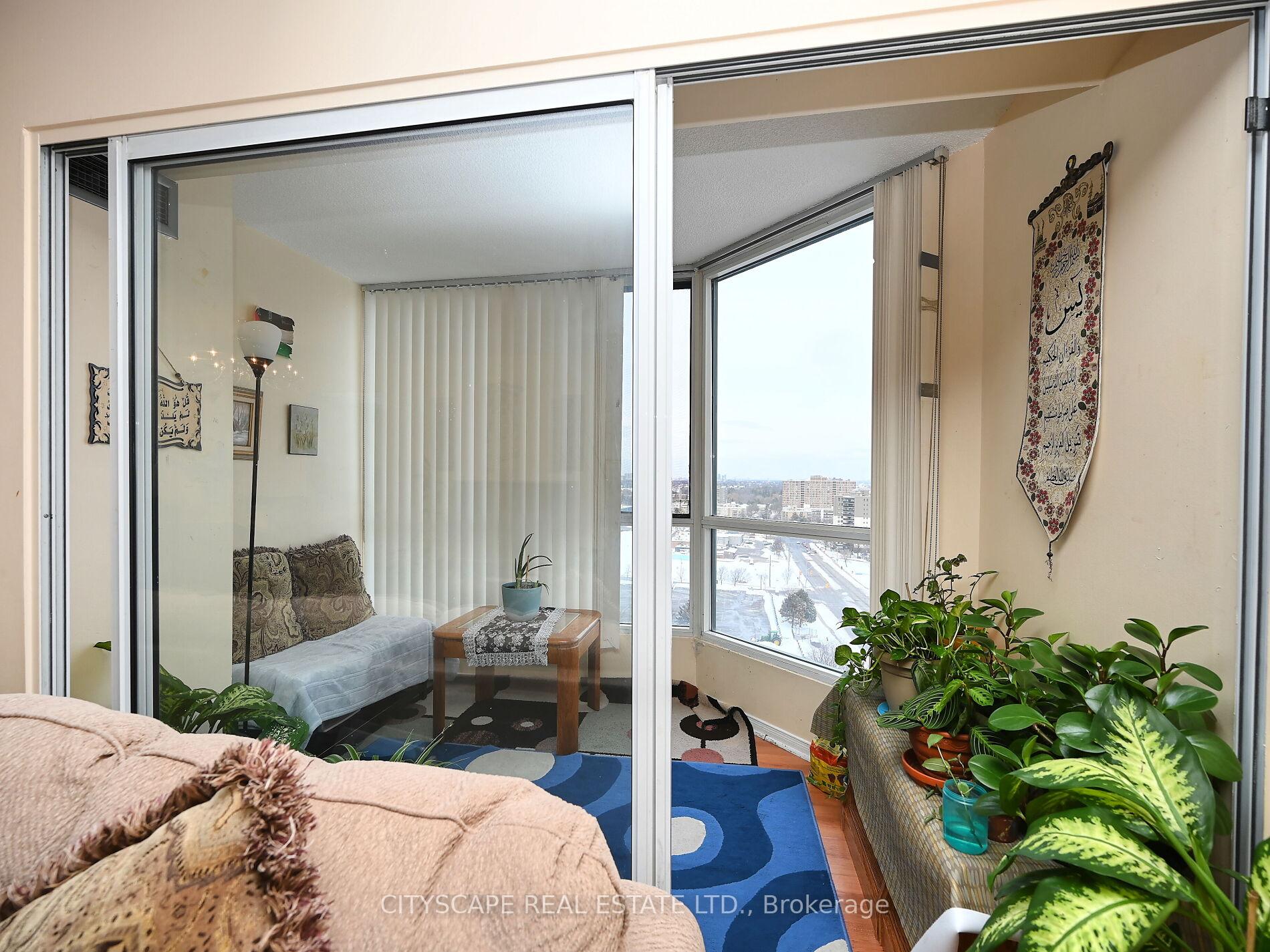 3 Bedrooms Condo at 145 Hillcrest, Mississauga For sale