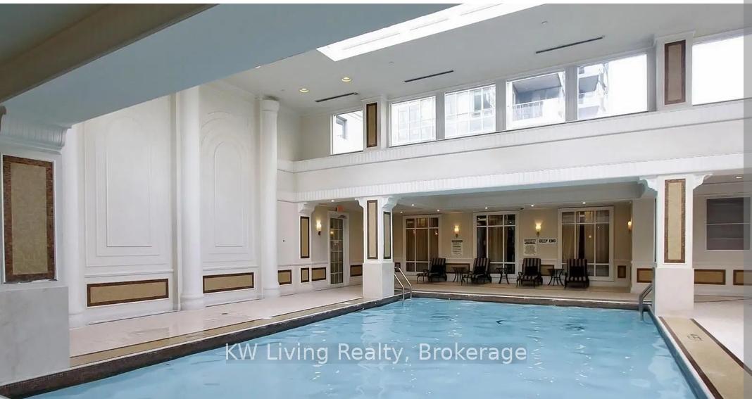 2 Bedrooms Condo at 15 Greenview, Toronto For sale