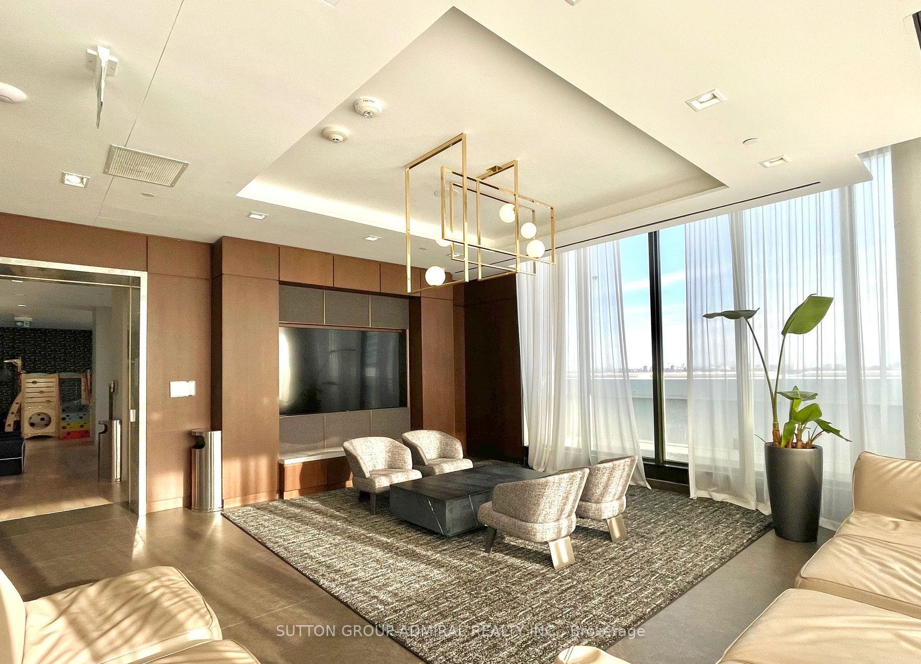 3 Bedrooms Condo at 950 Portage, Vaughan For sale
