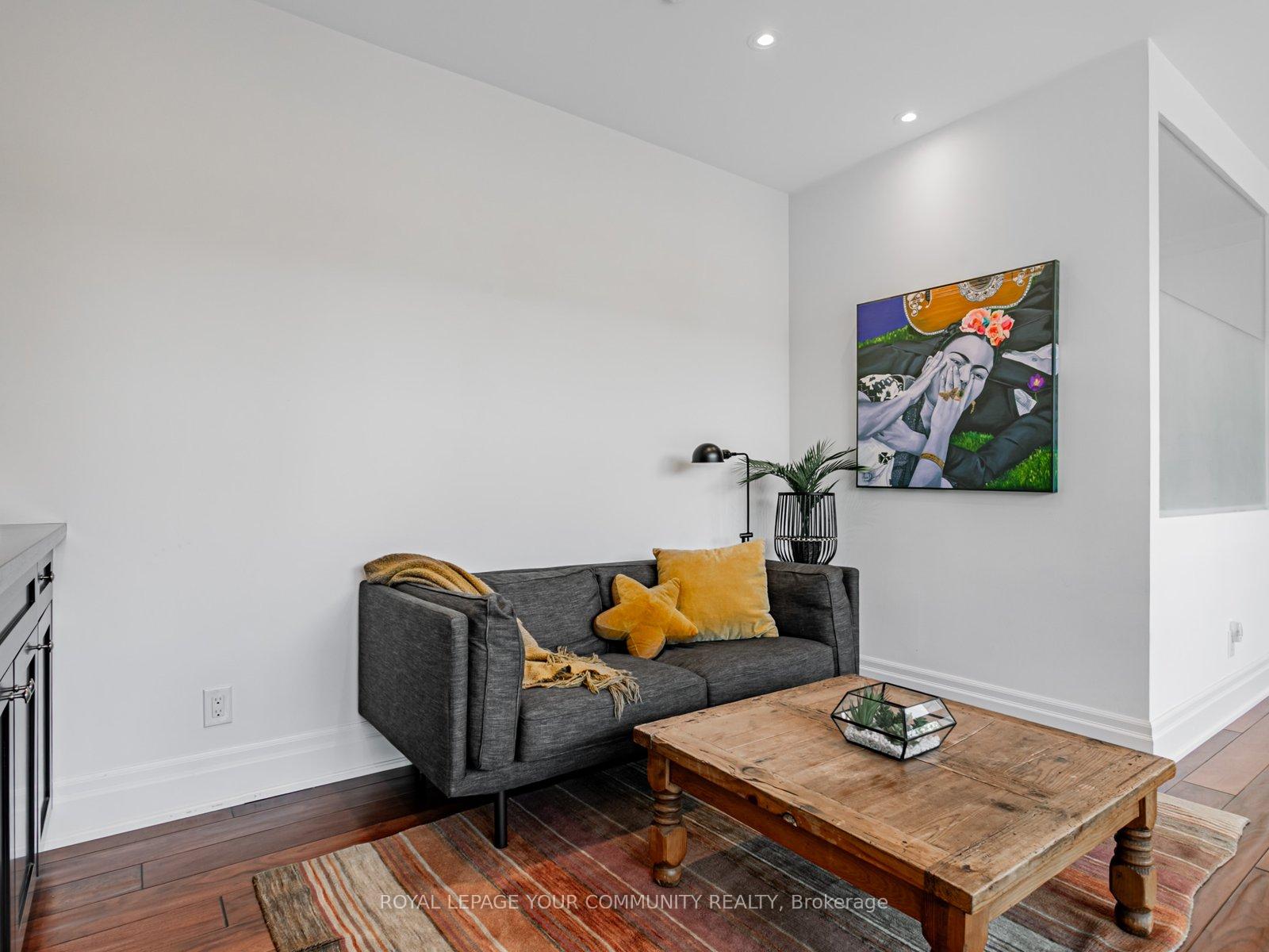 3 Bedrooms Condo at 1 Rainsford, Toronto For sale