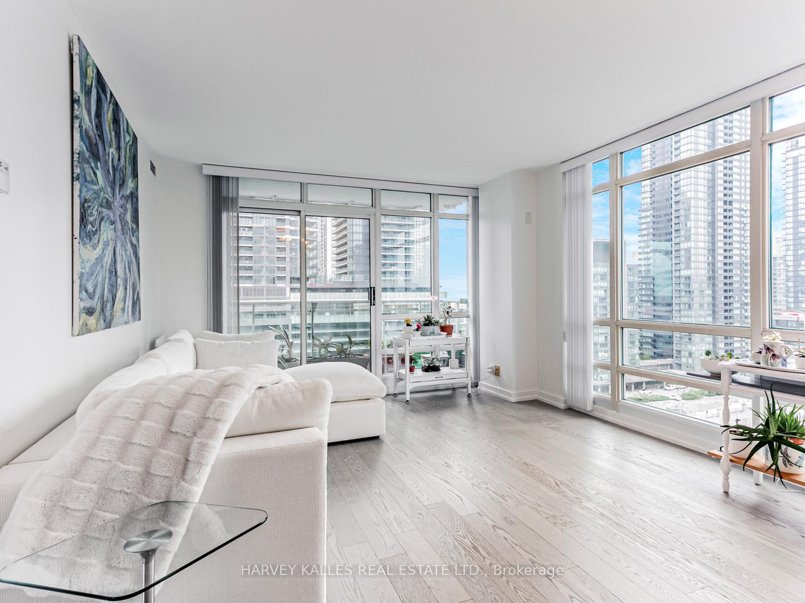 381 Front Street W 1810