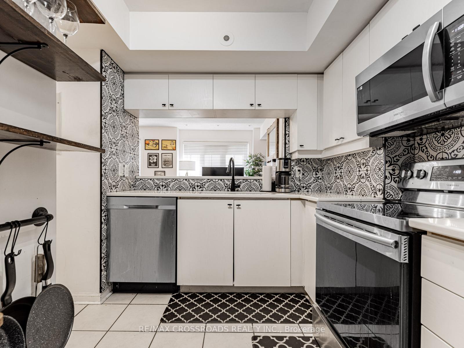 2 Bedrooms Condo at 5 Everson, Toronto For sale