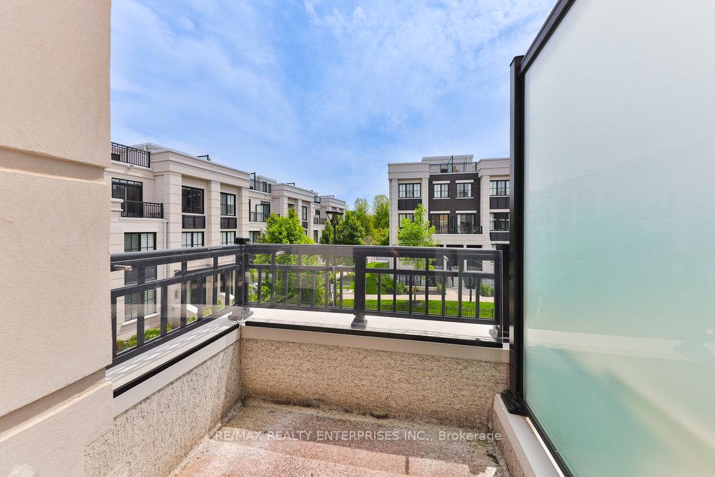 2 Bedrooms Condo at 657 Cricklewood, Mississauga For sale