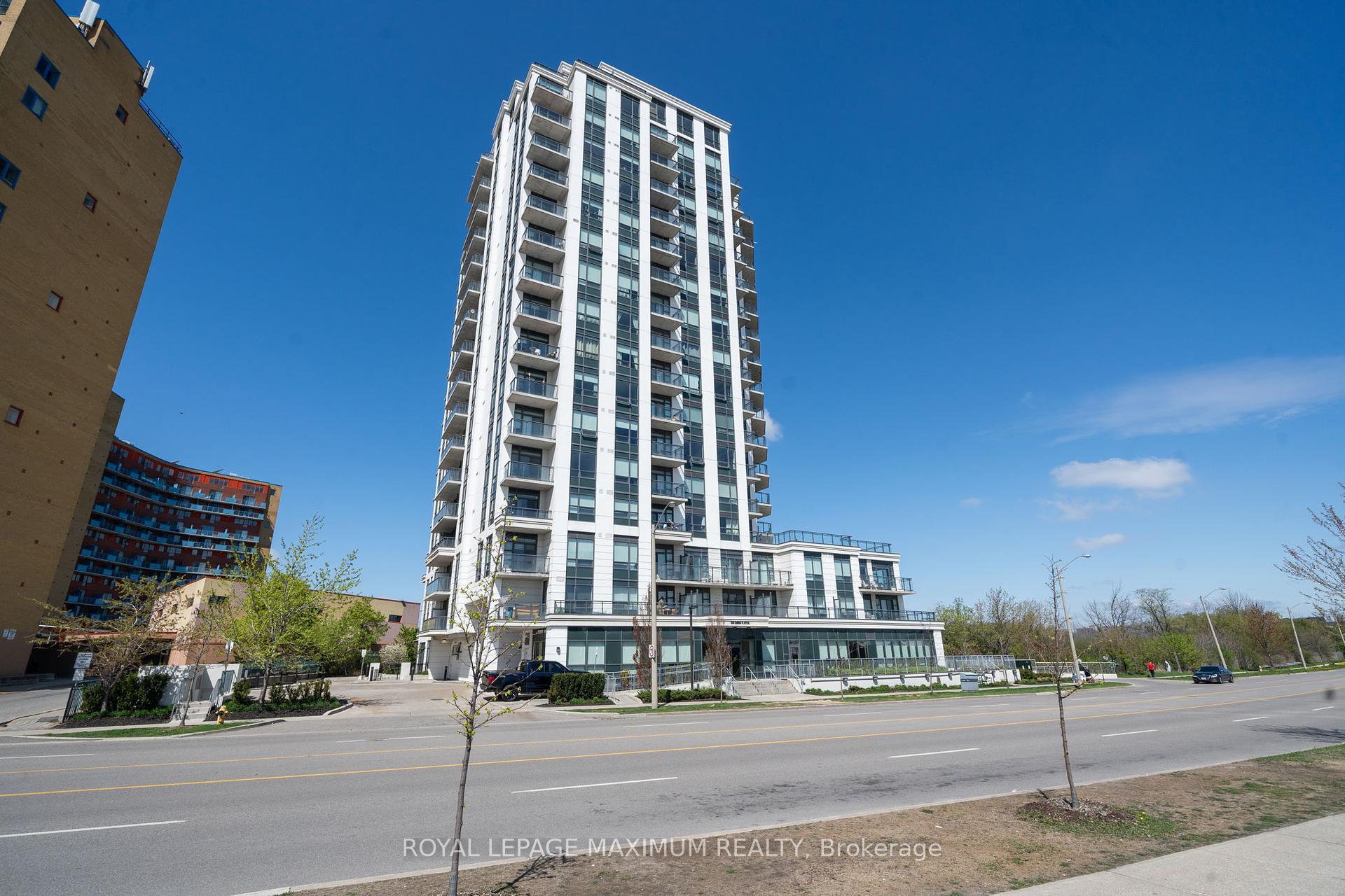 2 Bedrooms Condo at 840 Queens Plate, Toronto For sale