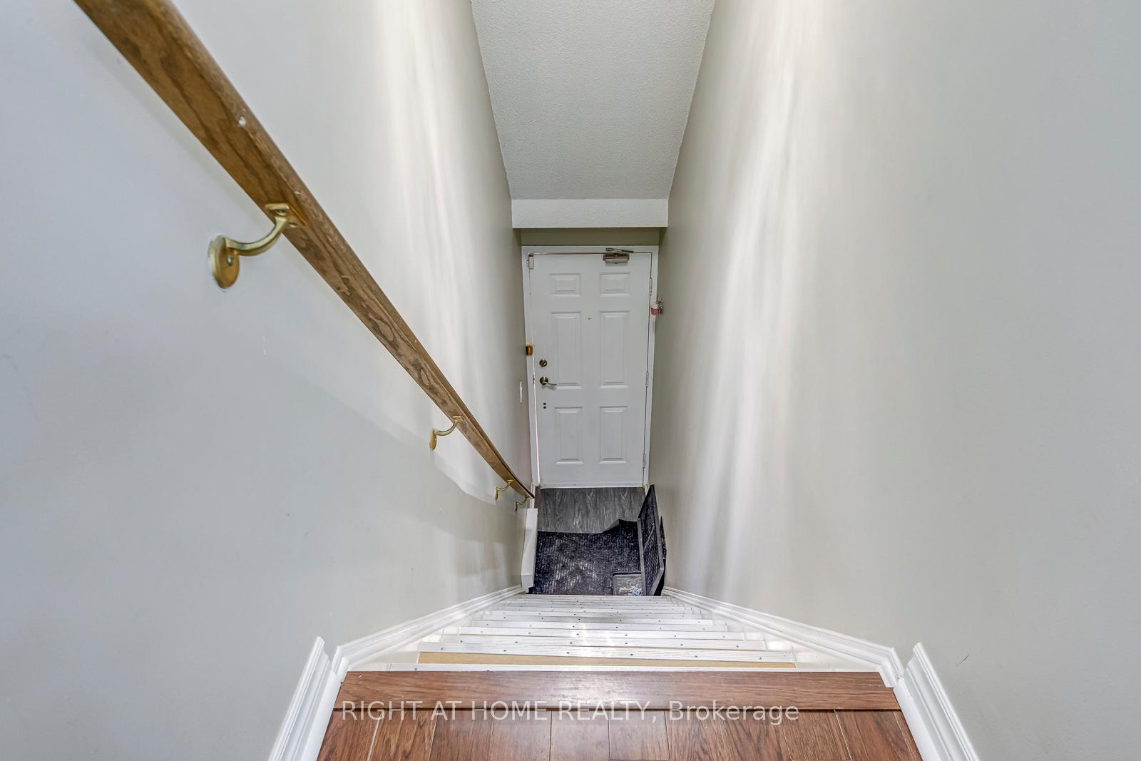2 Bedrooms Condo at 605 Shoreline, Mississauga For sale