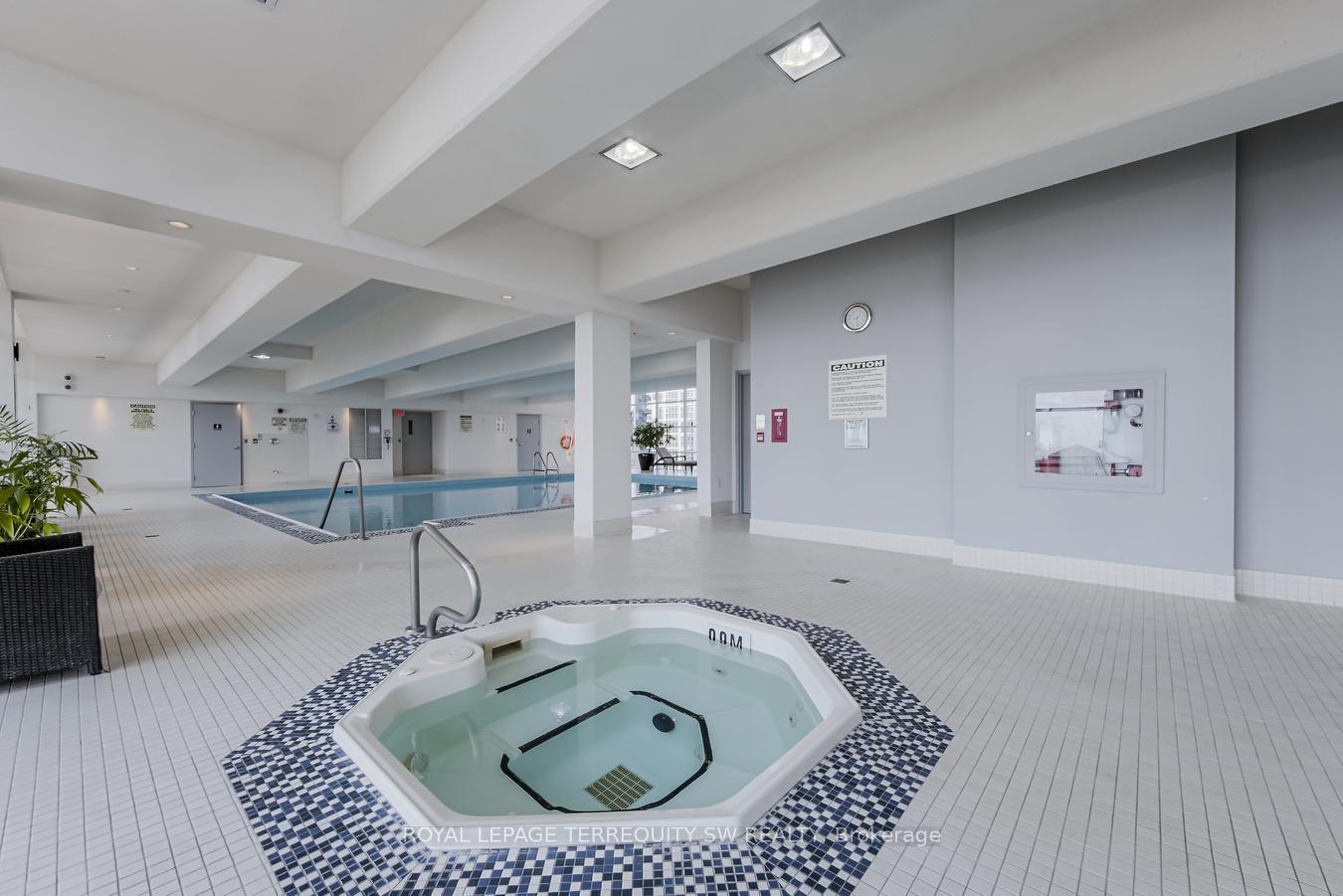 2 Bedrooms Condo at 618 A Fleet, Toronto For sale