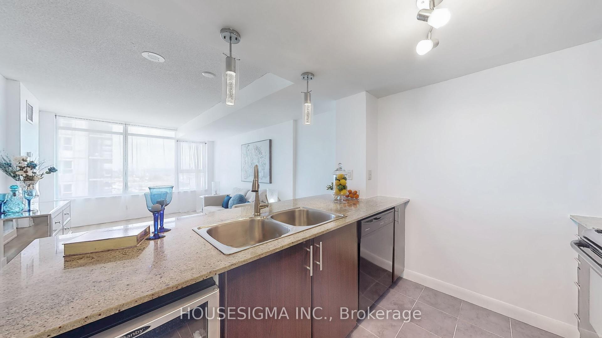 2 Bedrooms Condo at 190 Borough, Toronto For sale