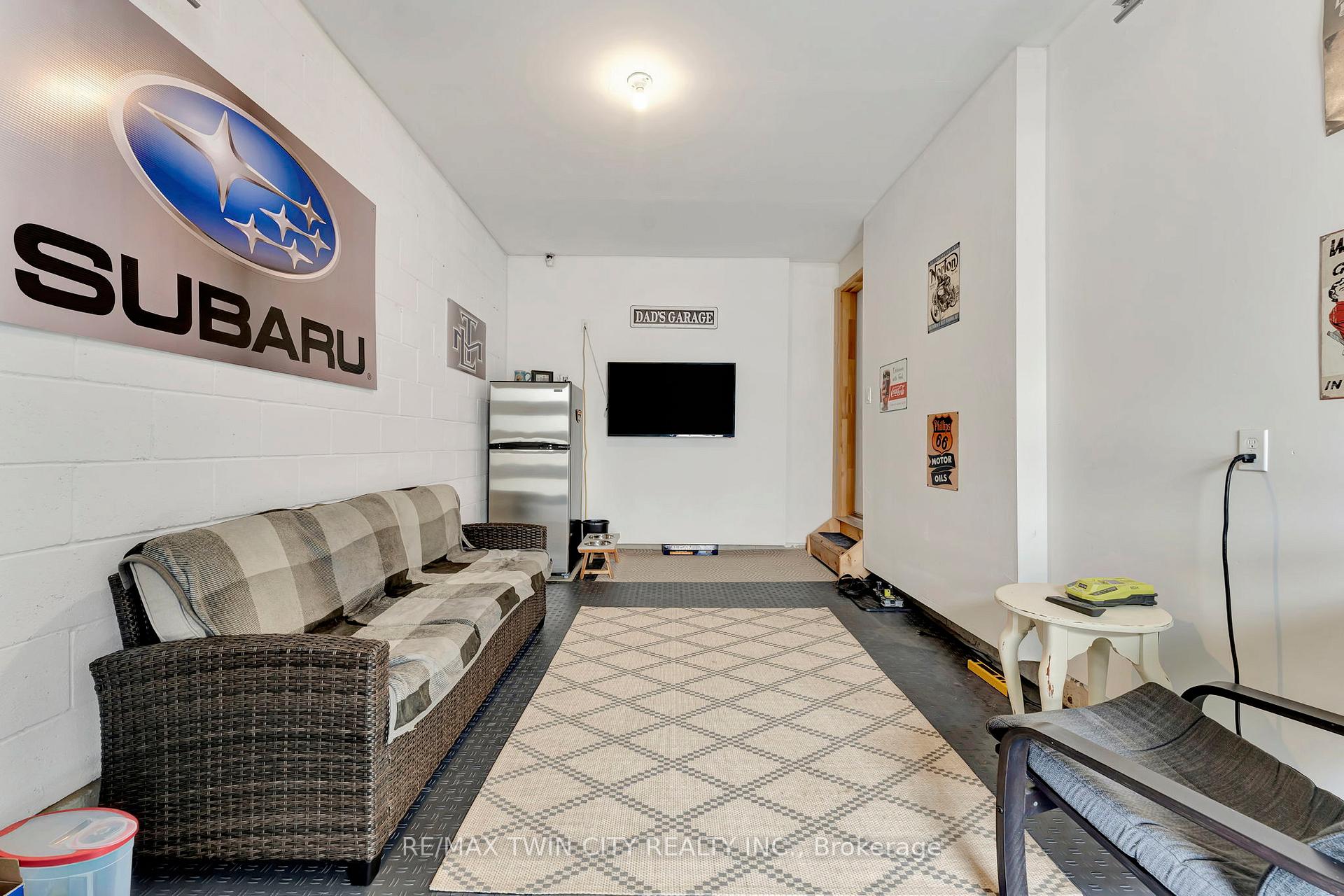 3 Bedrooms Condo at 4 Southam, Hamilton For sale