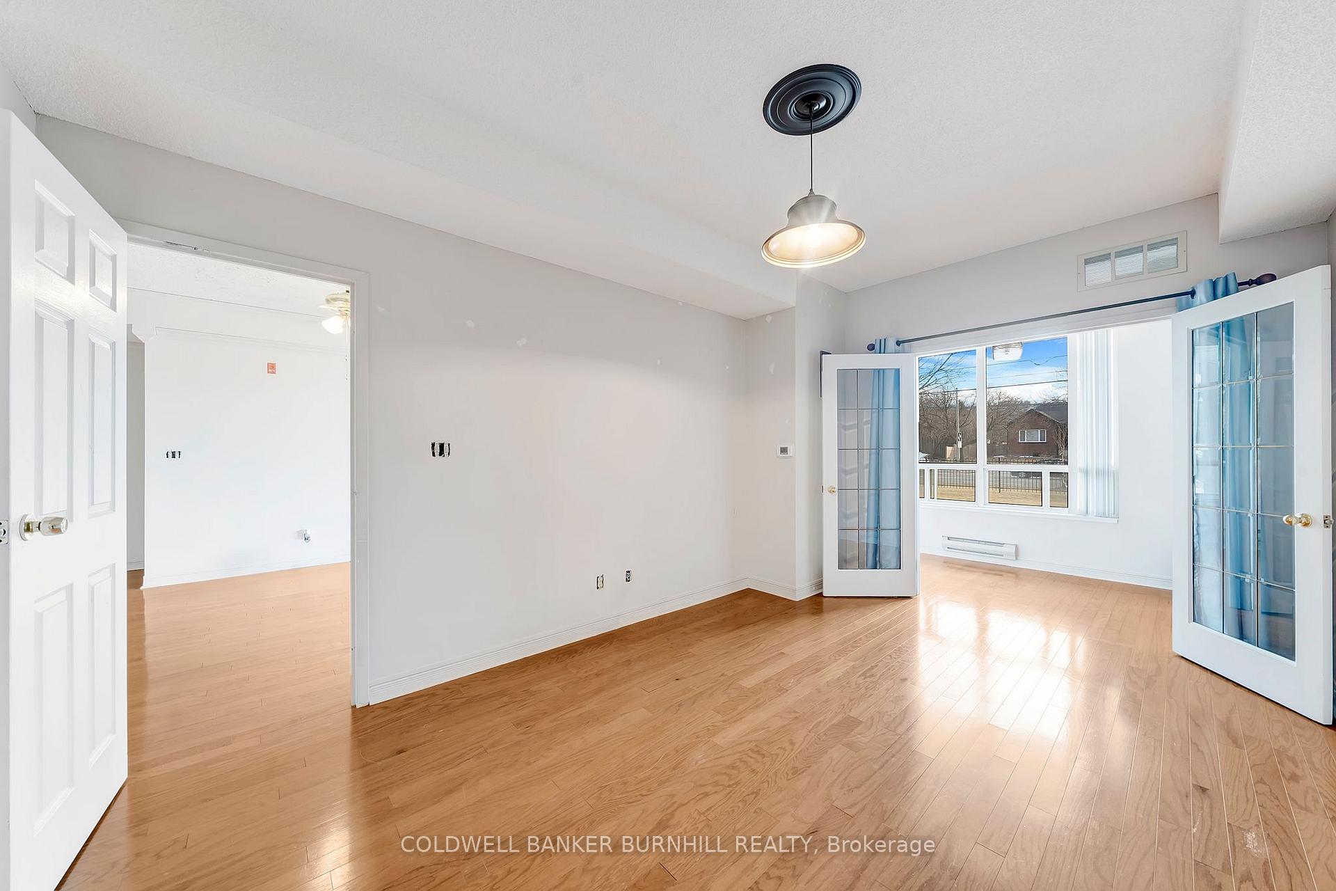 3 Bedrooms Condo at 495 Highway 8,  Hamilton For sale