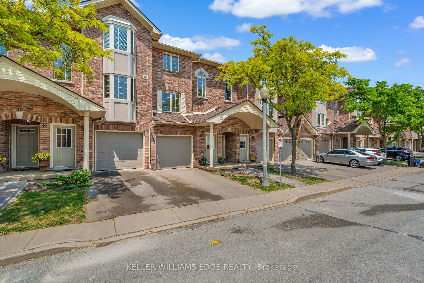 2 Bedrooms Condo at 4045 Upper Middle, Burlington For sale