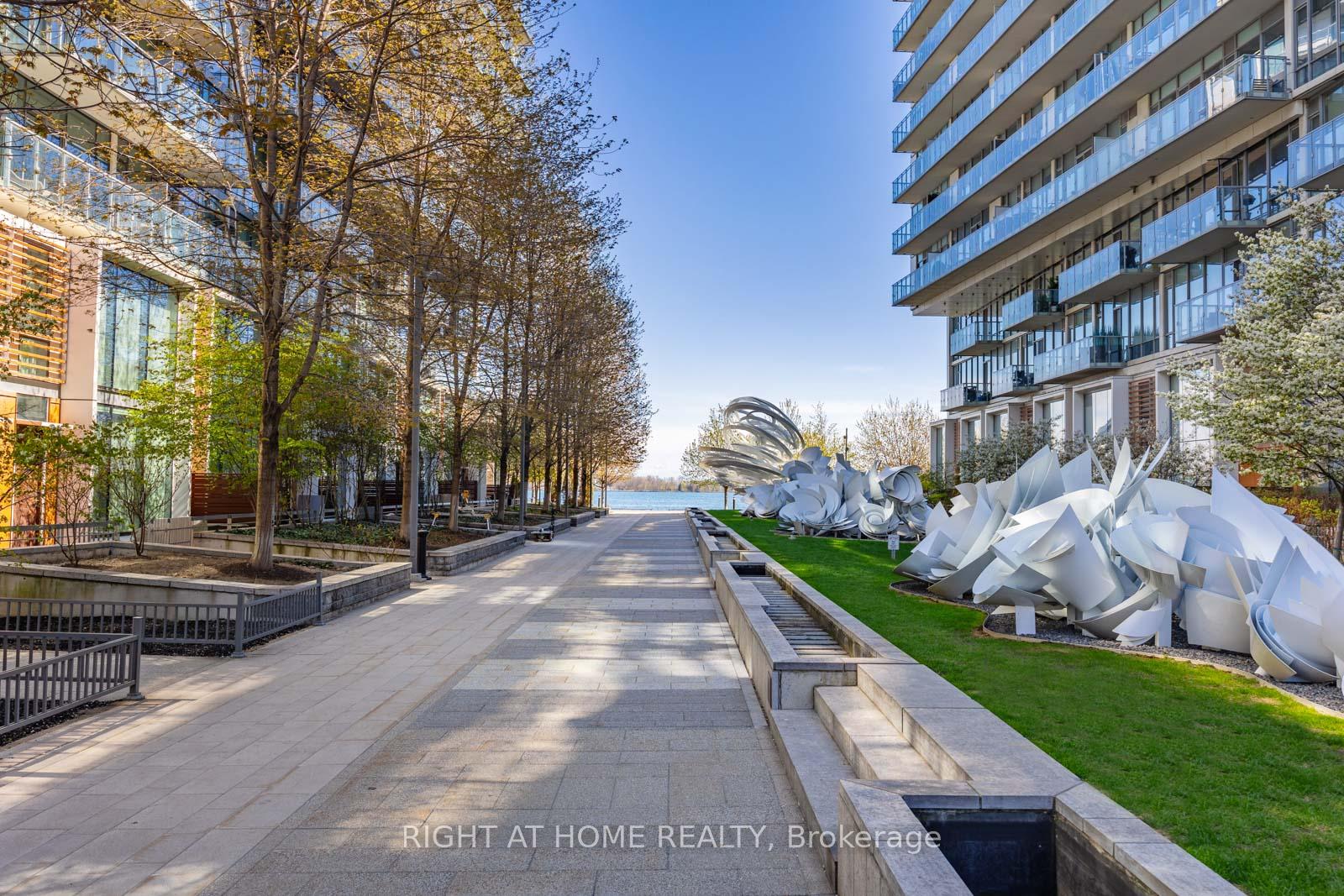 2 Bedrooms Condo at 39 Queens, Toronto For sale