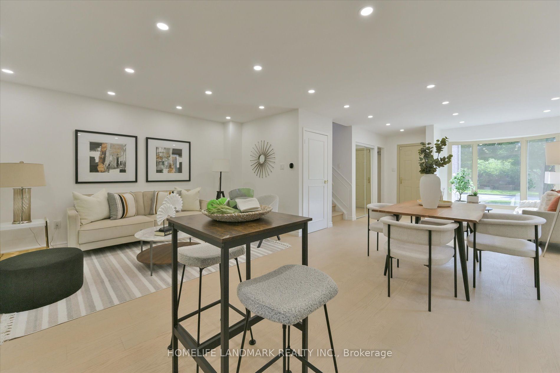 11 Hunter's Point Drive