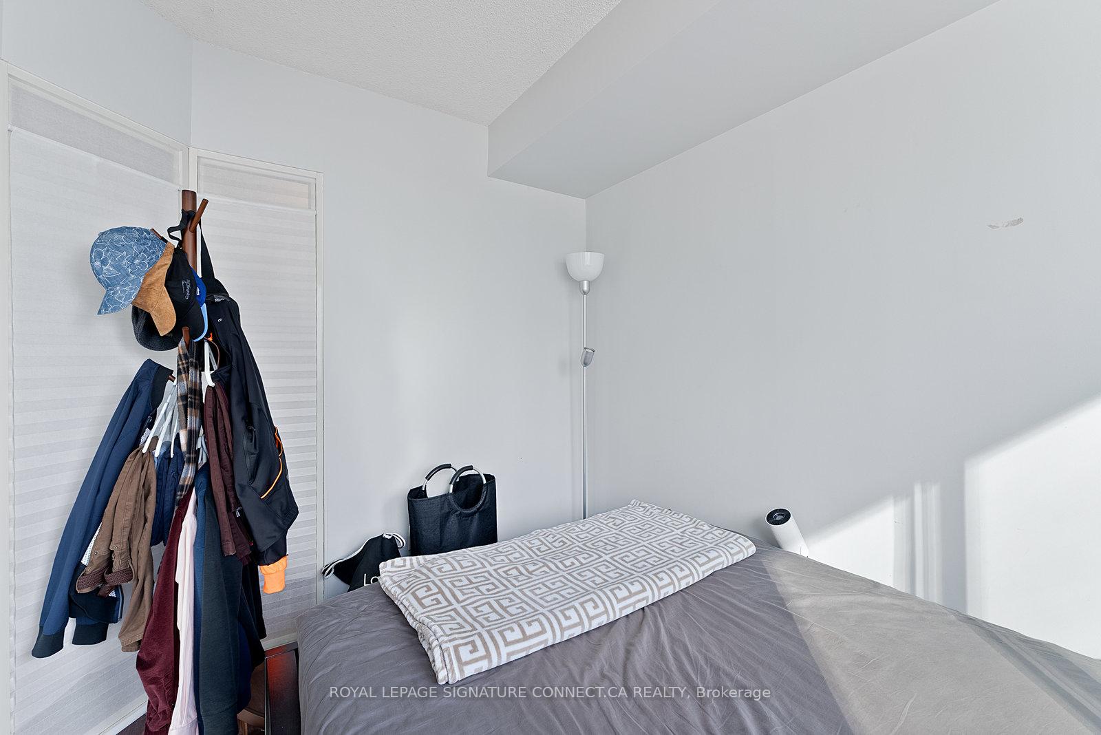 2 Bedrooms Condo at 25 The Esplanade, Toronto For sale